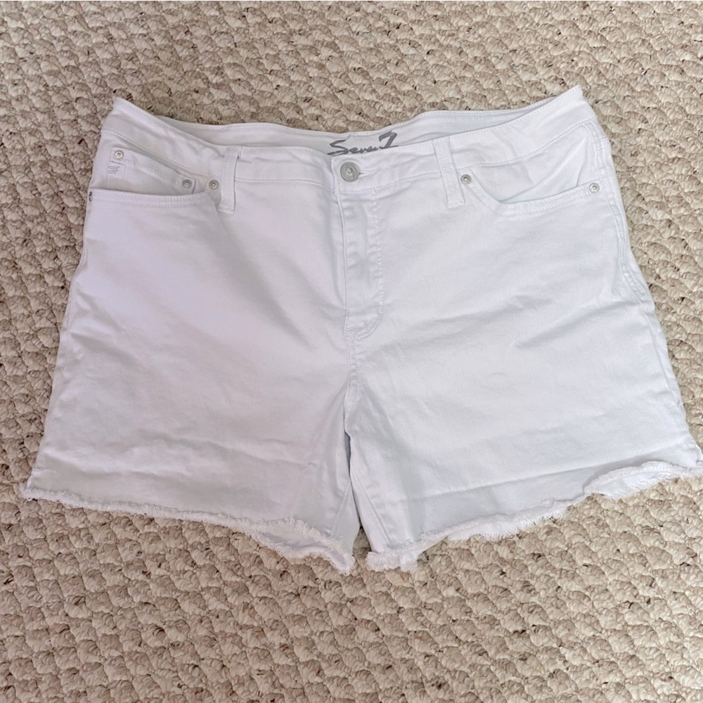 SEVEN7 DENIM SHORTS - SIZE 14